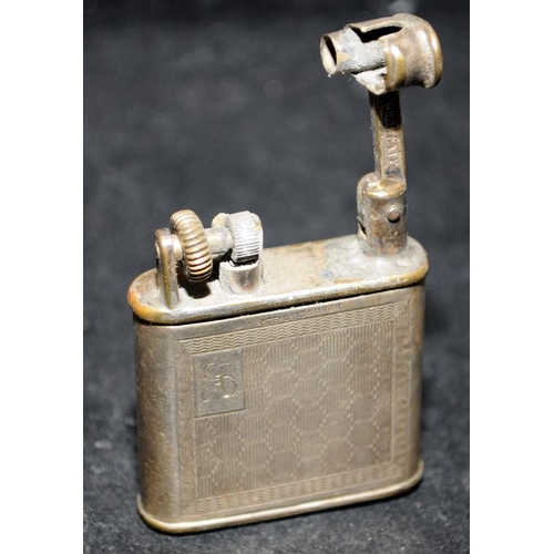 165 - A collection of vintage sterling silver items to include a Mayfair lift arm cigarette lighter, a glo... 