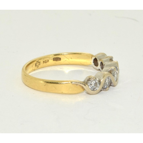 211 - 18ct gold ladies ladies 6 stone Diamond ring approx 33 points size N