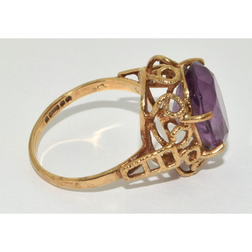 151 - 9ct gold ladies antique set Amethyst ring size P