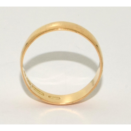 251 - 18ct gold wedding band size Q 3.5g