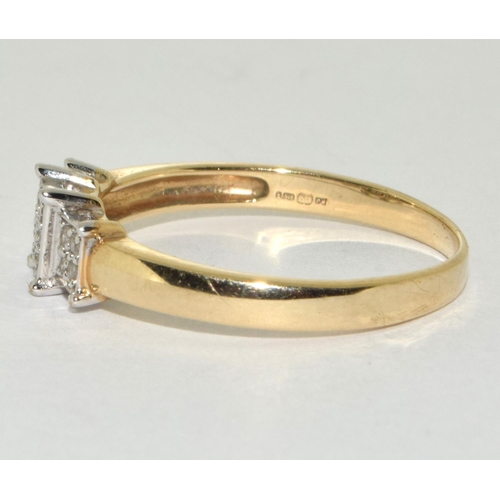 220 - A Diamond 9ct gold ring Size P