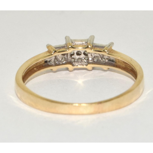 220 - A Diamond 9ct gold ring Size P