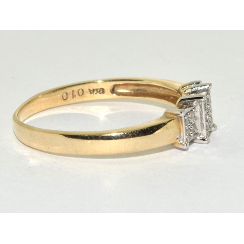 220 - A Diamond 9ct gold ring Size P