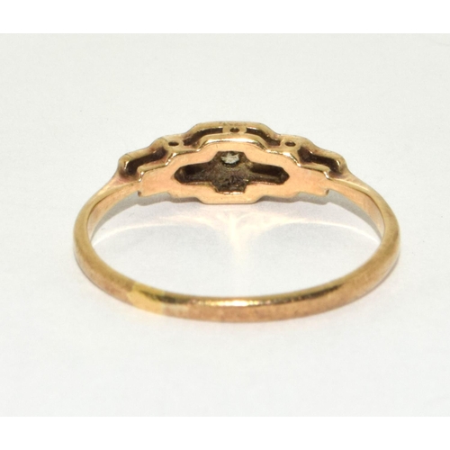 200 - An Edwardian 9ct gold and platinum diamond ring Size o.