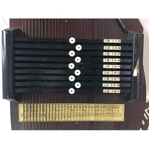 423 - A NINE BAR AUTOHARP. This instrument is found in very good condition with tuning key and instruction... 