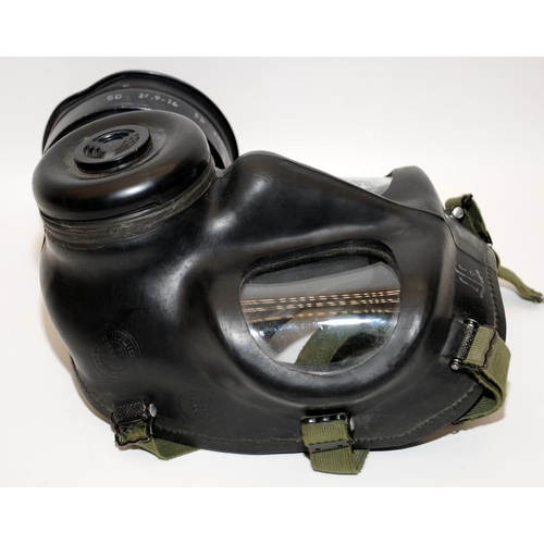 318 - Unusual left-handed SAS type gas mask