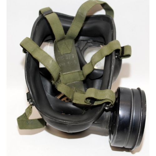 318 - Unusual left-handed SAS type gas mask