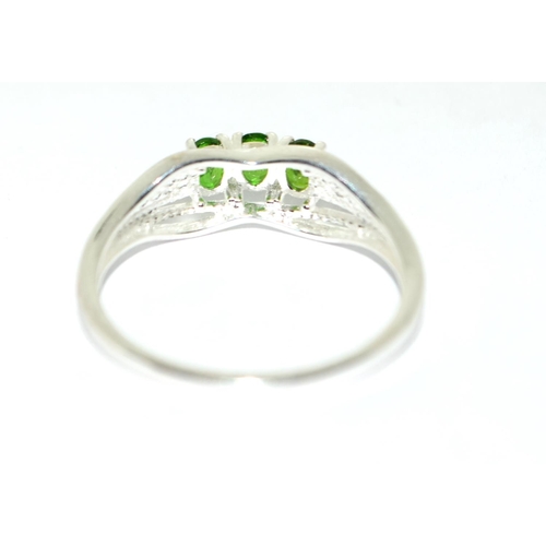 146 - A 925 silver diopside 3 stone ring size T