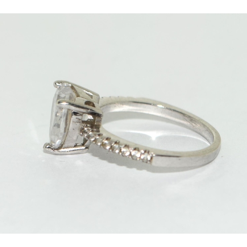 169 - A 925 silver heart ring Size L