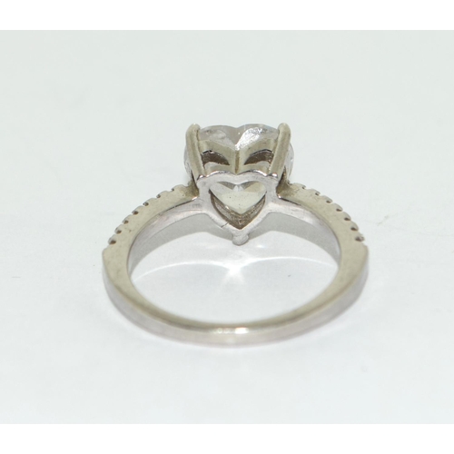 169 - A 925 silver heart ring Size L