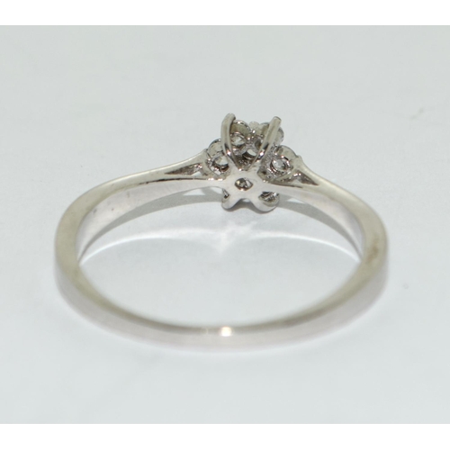 189 - A W/G on 925 silver flower ring Size P