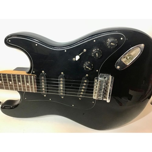 425 - APPLAUSE ELECTRIC GUITAR WITH CASE. This is a AM18T featuring 3 single pickups with a five way selec... 