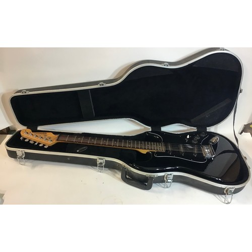 425 - APPLAUSE ELECTRIC GUITAR WITH CASE. This is a AM18T featuring 3 single pickups with a five way selec... 