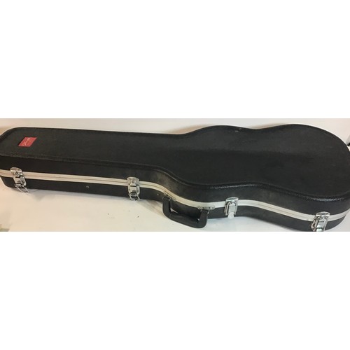 425 - APPLAUSE ELECTRIC GUITAR WITH CASE. This is a AM18T featuring 3 single pickups with a five way selec... 