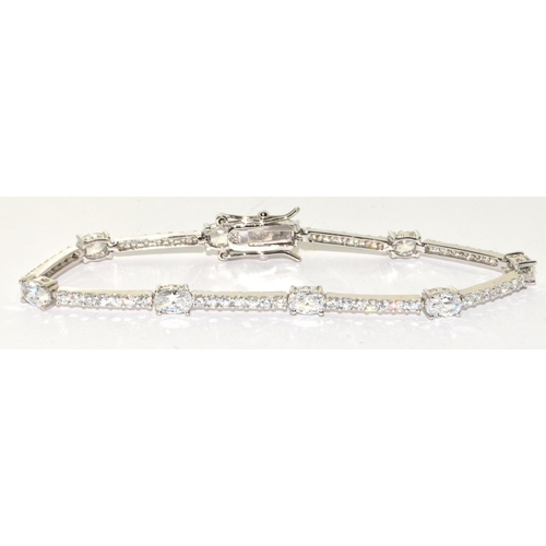 221A - Stylish W/G 925 silver line bracelet