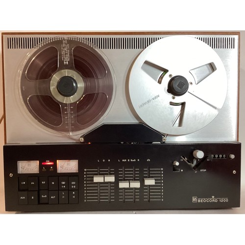 526 - BANG AND OLUFSEN REEL TO REEL. Found here in great condition this is model No. Beocord 1200. Powers ... 