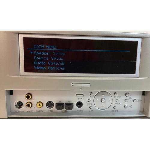 419 - LINN KISTO SYSTEM CONTROLLER. Powers up fine and comes with manual and remote control.