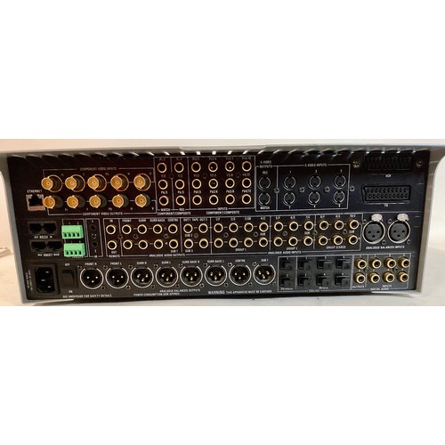 419 - LINN KISTO SYSTEM CONTROLLER. Powers up fine and comes with manual and remote control.