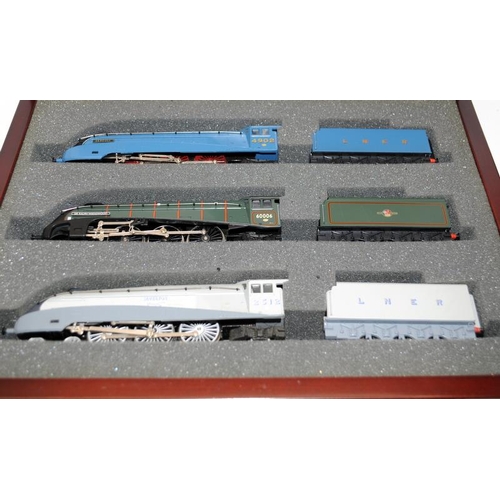 30 - Hornby OO gauge Set of three 4-6-2 Class A4 locomotives in a wooden presentation case including Sir ... 