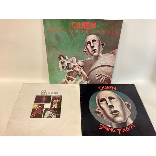 54 - QUEEN VINYL ‘NEWS OF THE WORLD’ WITH 2 CONCERT PROGRAMMES. This gatefold sleeve album is found on EM... 