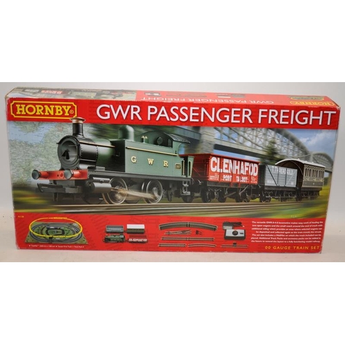 50 - Hornby OO gauge GWR Passenger Freight train set ref:R1138. Boxed