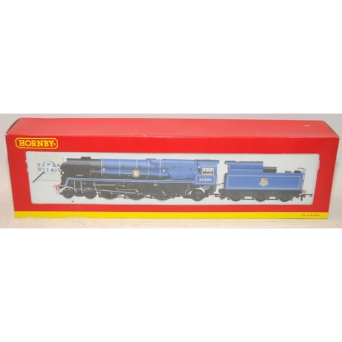 59 - Hornby OO gauge locomotive BR 4-6-2 Merchant Navy Class Canadian Pacific ref:R2171. Boxed