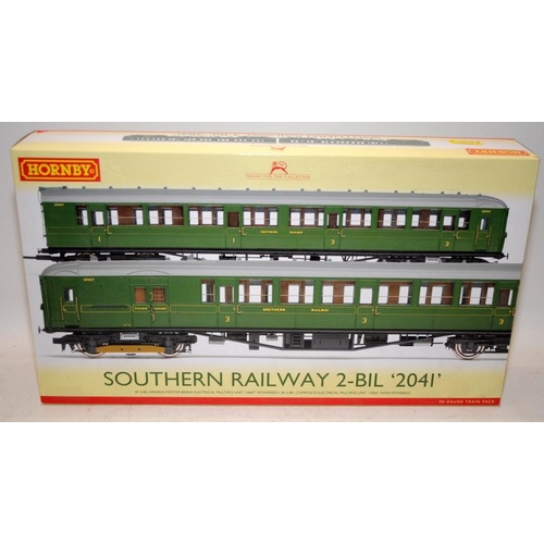 125 - Hornby OO gauge Southern Railway 2-BIL '2041' set ref:R3161A. Boxed