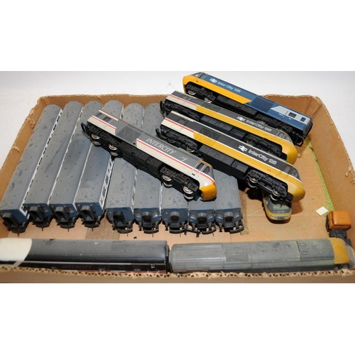 162 - A tray containing a quantity of loose OO gauge locomotives and rolling stock