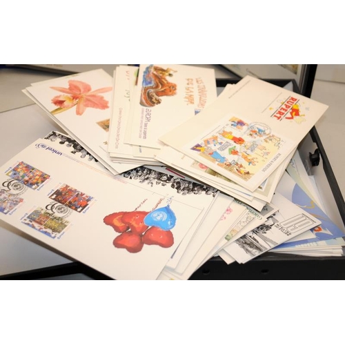 202 - 6 x quality albums Guernsey First Day Covers