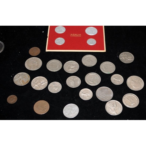 93 - A small collection Italian and Vatican City coins including early 20thC examples