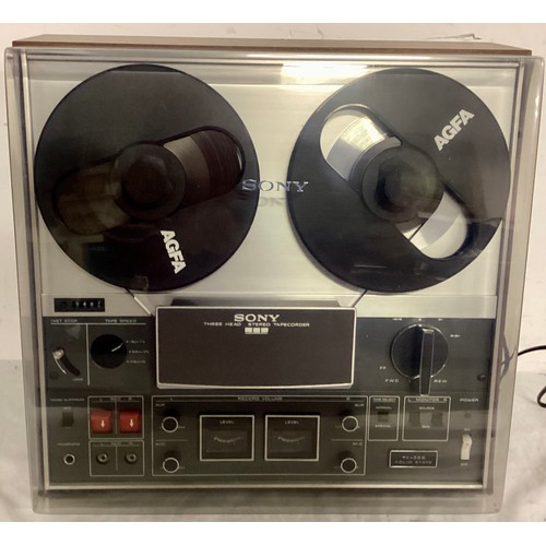 495 - SONY TC-366 REEL TO REEL TAPE RECORDER. Nice condition Stereo tape player here complete with 3 speed... 