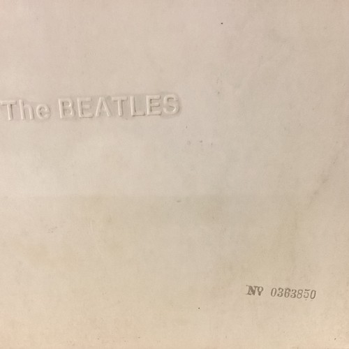 114 - THE BEATLES 'WHITE ALBUM' LP UK STEREO PRESSING. Here we find this double Top opening album on Apple... 