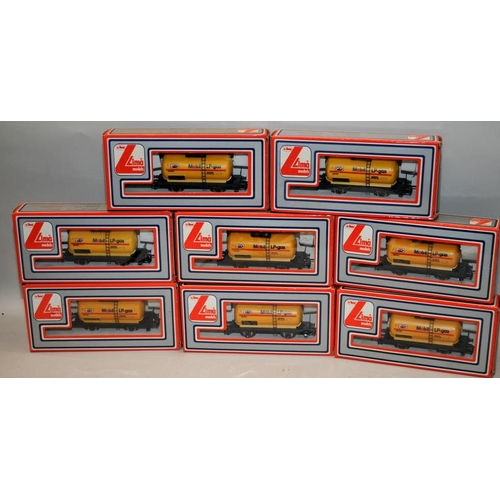 54 - Lima OO gauge rake of 8 Mobil LP Gas Tanker Wagons ref:302717W. All boxed