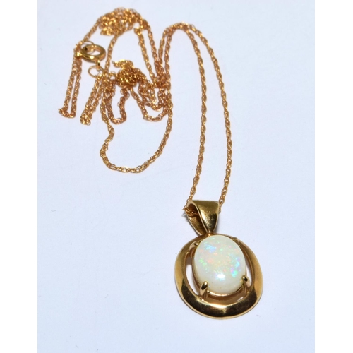 329 - 9ct gold Opal pendant necklace in a claw setting with a chain of 46cm