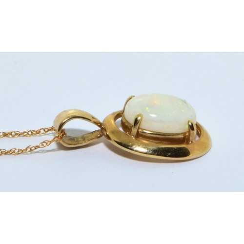 329 - 9ct gold Opal pendant necklace in a claw setting with a chain of 46cm