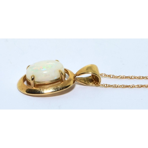 329 - 9ct gold Opal pendant necklace in a claw setting with a chain of 46cm