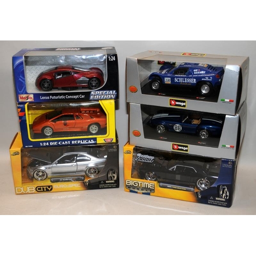 247 - 6 x boxed 1:24 scale die-cast model cars, Bburago, Maisto etc.