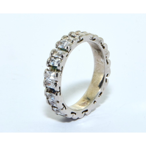 304 - A 925 silver sparkly ring Size N