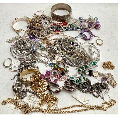 303 - Bag of costume Jewellery