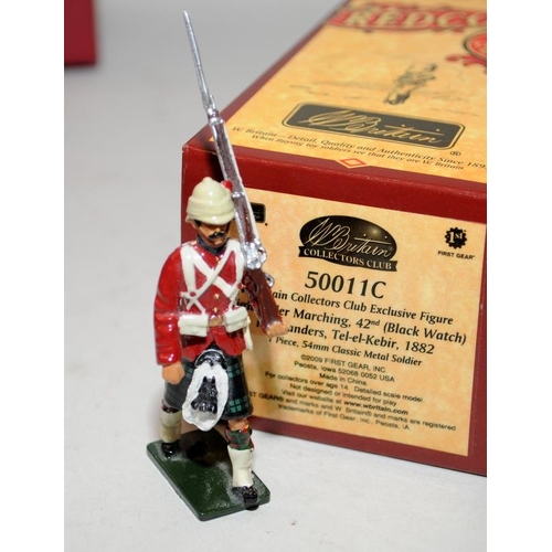 153 - Britain's Redcoats Limited Edition figures: Ensign 92nd (Gordon) Highlanders, Kings Colour 1815 ref:... 