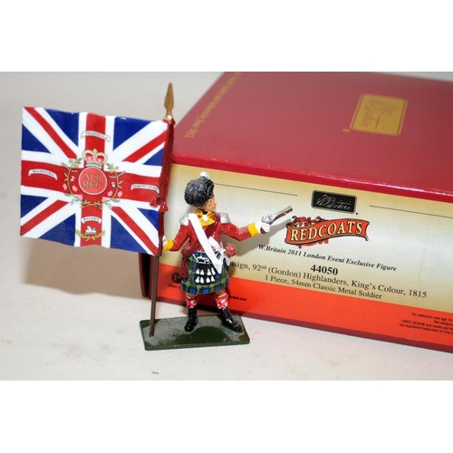 153 - Britain's Redcoats Limited Edition figures: Ensign 92nd (Gordon) Highlanders, Kings Colour 1815 ref:... 