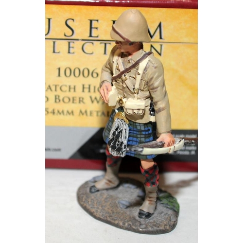 166 - Britain's Museum Collection 10006 Black Watch Highlander, 2nd Boer War 1899 c/w Zulu War British 24t... 