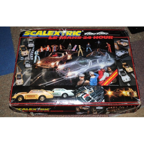 190 - Vintage Scalextric Le Mans 24 Hour slot car racing set with spare track and lap counter. Appears to ... 