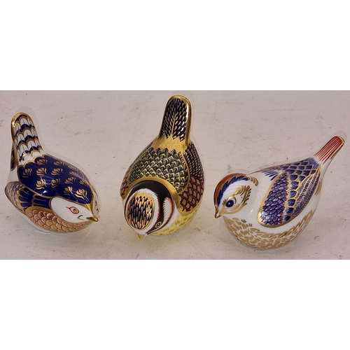 82 - Three Royal Crown Derby bird paperweights to include 2 x gold stopper and 1 x silver stopper. All un... 