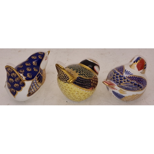 82 - Three Royal Crown Derby bird paperweights to include 2 x gold stopper and 1 x silver stopper. All un... 