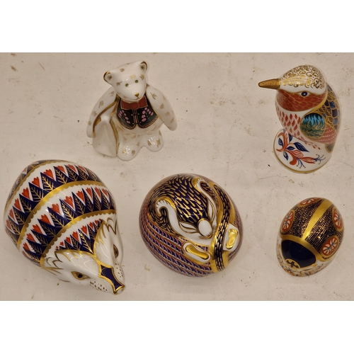 84 - Five Royal Crown Derby paperweights to include hedgehog, dormouse, ladybird, bear and bird. Three wi... 