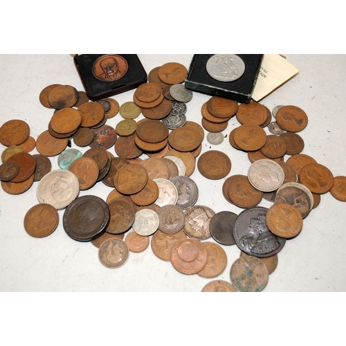 121 - Small collection of GB coins and commemoratives to include Cartwheel Penny, Festival Crown, Churchil... 