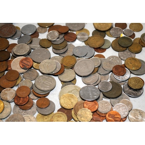 140 - Tub of mixed World coins