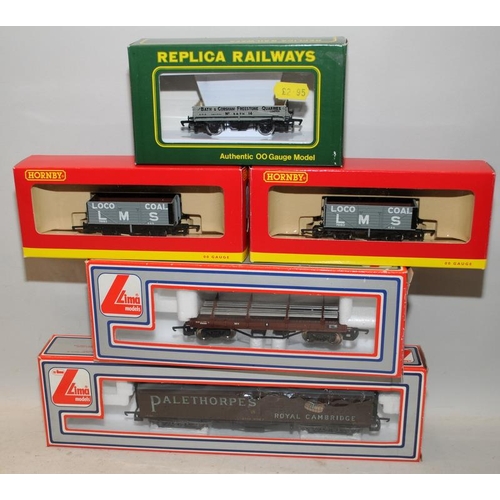 191 - A collection of boxed OO gauge goods wagons including Hornby and Lima. 5 in lot, all boxed