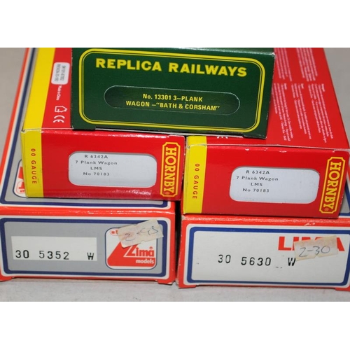 191 - A collection of boxed OO gauge goods wagons including Hornby and Lima. 5 in lot, all boxed